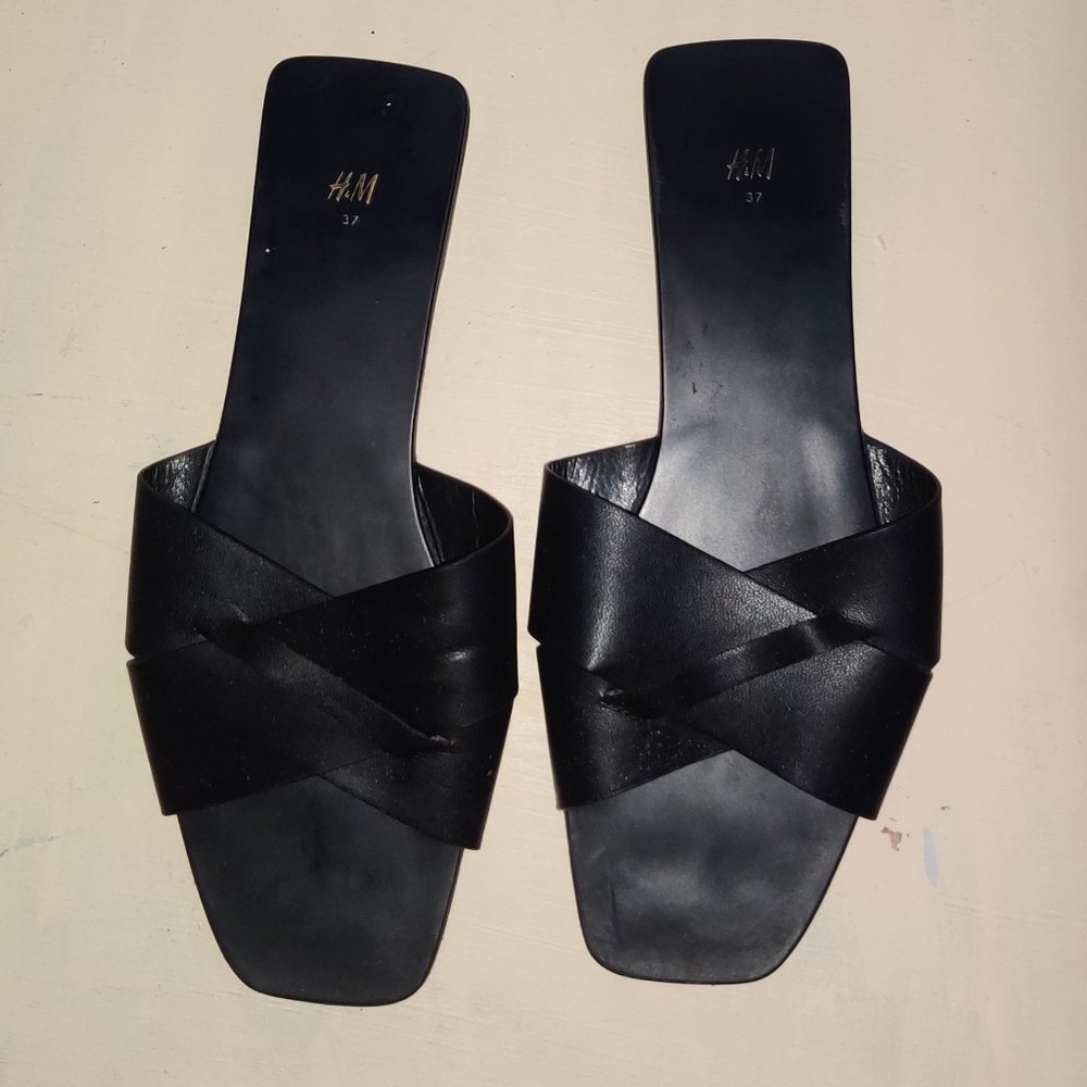 H&M flat